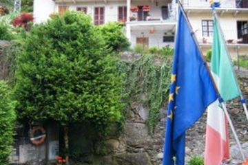 Immagini e angoli di Ingria - Monumento ai caduti