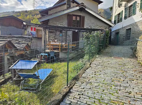 La casa col giardino privato e recintato